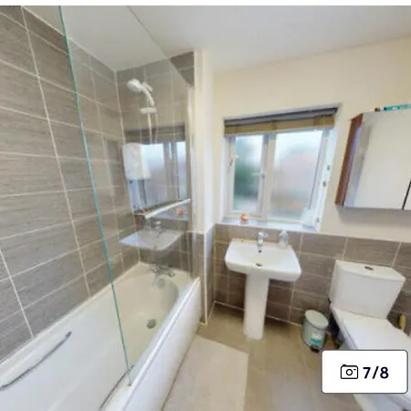 Homestay Dengenzy House Leeds (West Yorkshire)