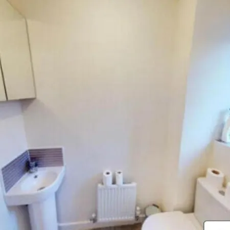 Dengenzy House Проживання в сім'ї