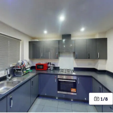 Dengenzy House Leeds (West Yorkshire)