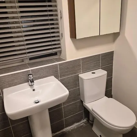 Dengenzy House Leeds (West Yorkshire)