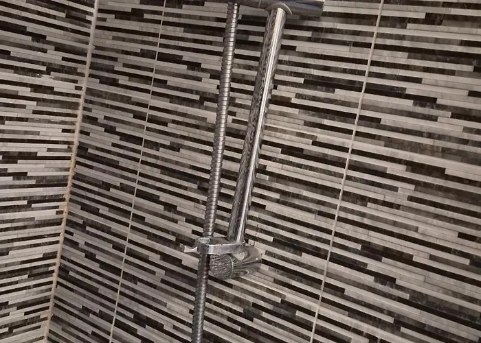 Dengenzy House * Leeds (West Yorkshire)